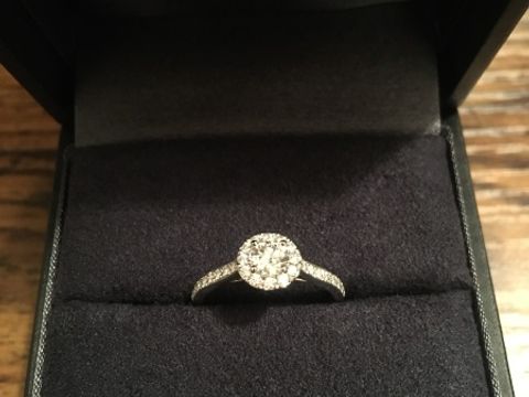 【ラザール ダイヤモンド(LAZARE DIAMOND)の口コミ】 SNSで一目惚れし、実際に店頭で試着した時の華やかさが気に入り決めました…