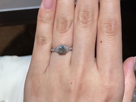 【ショーメ(CHAUMET)の口コミ】 華奢で女性らしい雰囲気かつ洗練された上品さがあるデザインで、やりすぎ…