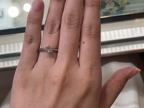 【宝寿堂(ほうじゅどう)の口コミ】 シンプルな1粒ダイヤのソリティアリングですが、宝飾の卸ということで、同…