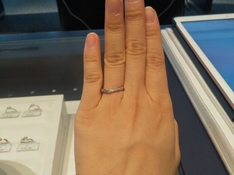 【銀座ダイヤモンドシライシの口コミ】 結婚指輪を探ひ始める前はストレートでシンプルな物がいいなと思っていま…