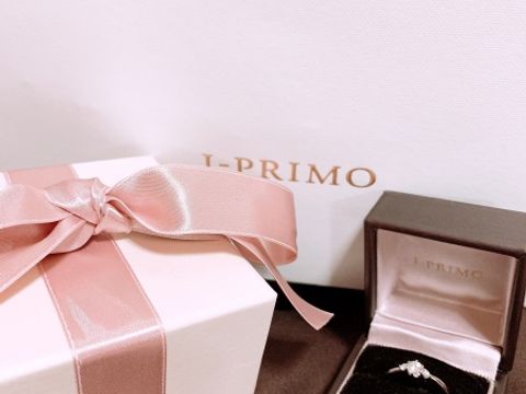 【アイプリモ(I-PRIMO)の口コミ】 サイドメレの指輪に憧れていて重ね付けのできるデザインを
求めていました…