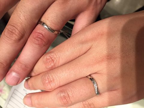 【Something Blue(サムシングブルー)の口コミ】 色んなデザインを見て回ってましたが、旦那が気に入ったので即決で♪
ウェ…