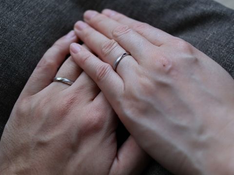 【銀座ダイヤモンドシライシの口コミ】 メビウスの輪のデザインの指輪を探していてたどり着きました。
またあまり…