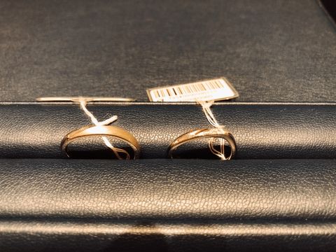 【銀座ダイヤモンドシライシの口コミ】 ハードプラチナで丈夫そうです。
デザインは、シンプルだけど清楚でかわい…