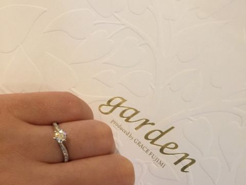 【garden(ガーデン)の口コミ】 サプライズでいただきました。
デザインも可愛くて、ダイヤの輝きがとても…