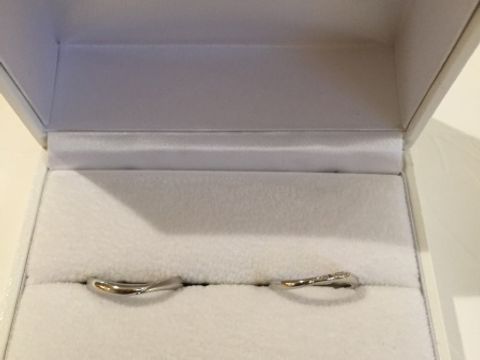 【Mariage ent(マリアージュエント)の口コミ】 いただいた婚約指輪と重ね付けできるデザインを選びました。また緩やかな…