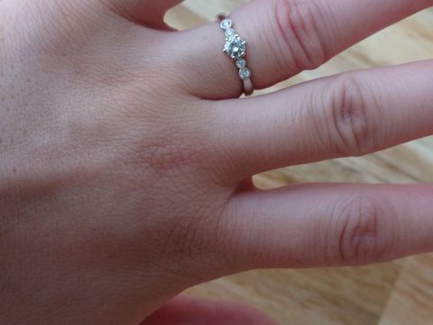 【PAVEO CHOCOLAT(パヴェオショコラ)の口コミ】 他のブランドの結婚指輪とペアで付けても違和感なくつけられること、アン…