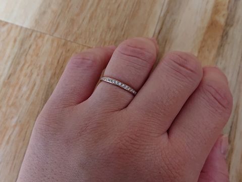 【俄(にわか)の口コミ】 ピンクゴールド エタニティーリング 細目 という私の希望と主人の希望のも…