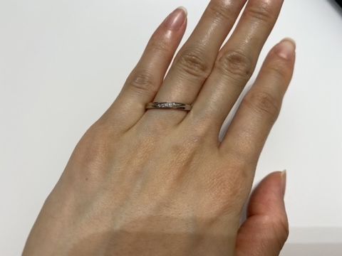 【4℃ BRIDAL(ヨンドシーブライダル)の口コミ】 ストレートなタイプで探しており、なおかつダイヤモンドも少し入っている…