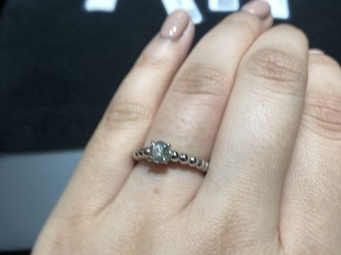 【ヴァン クリーフ＆アーペル(Van Cleef & Arpels)の口コミ】 ペルレというファッションリングのラインから作られたものらしいです。つ…