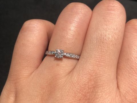 【ティファニー(Tiffany & Co.)の口コミ】 パヴェがリングに敷き詰められてるので婚約指輪っぽくないので歳をとって…