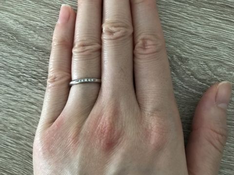 【銀座ダイヤモンドシライシの口コミ】 百合の葉についた朝露をイメージしているというコンセプトと真ん中を中心…