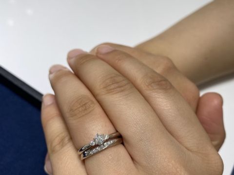 【4℃ BRIDAL(ヨンドシーブライダル)の口コミ】 ストレートなシンプルなタイプを探していたので、気に入っていっています…