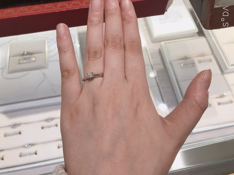 【カルティエ(Cartier)の口コミ】 いろいろなお店をまわりながら、最初はメレダイヤがついているもので探し…