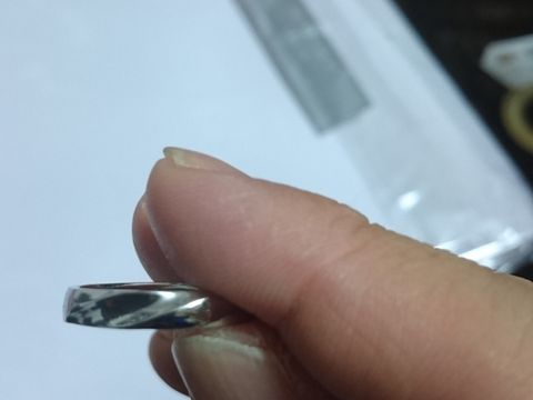 【JEWELRY  KAMATA(ジュエリーかまた)の口コミ】 斜めに入ってるいるのがポイントです。他のお店でも似た感じのものは、あ…