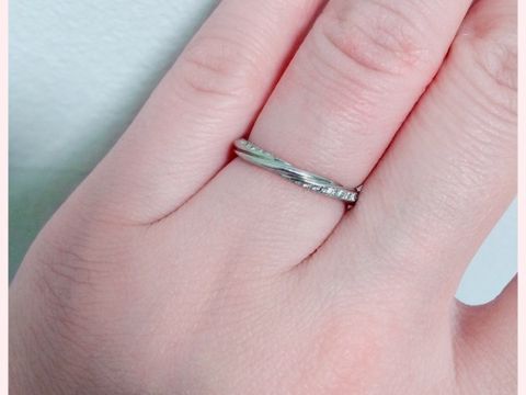 【銀座ダイヤモンドシライシの口コミ】 デザインがとても気に入りました。
結婚してから少し間があいての指輪購入…