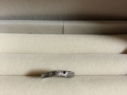 【村岡宝飾店の口コミ】 既製品では好みのデザインがあってもお値段が張ったため、オーダーメイド…