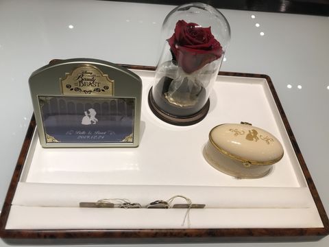 【Beauty and the Beast(ディズニー美女と野獣)の口コミ】 美女と野獣の指輪ということで購入しました。オルゴール付きフォトフレー…