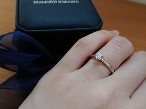 【銀座ダイヤモンドシライシの口コミ】 旦那さんが選んでくれました。シンプルなデザインを希望していたところ、…