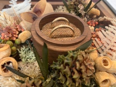 【鎌倉彫金工房の口コミ】 市販のものでデザイン、価格共に気にいるものがみつからず、旦那さんも作…