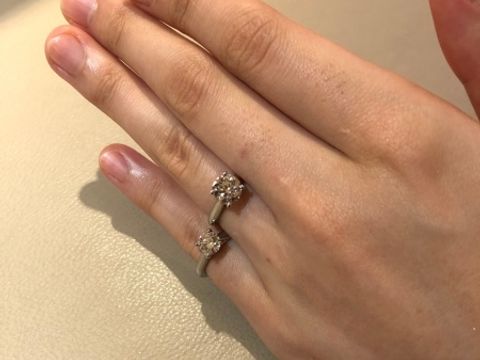 【ティファニー(Tiffany & Co.)の口コミ】 
ティファニーは昔からアクセサリーなど、
身に付けることが多く、
婚約指…