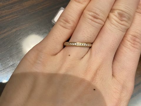 【俄(にわか)の口コミ】 プラチナとは違って、ゴールドを試着しました。肌なじみが良くて、他の人…