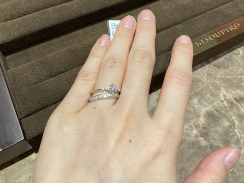 【Flowaves(フロウェーブス)の口コミ】 ダイヤモンドがキラキラしたデザインが好みだったので、指輪を試着しまし…