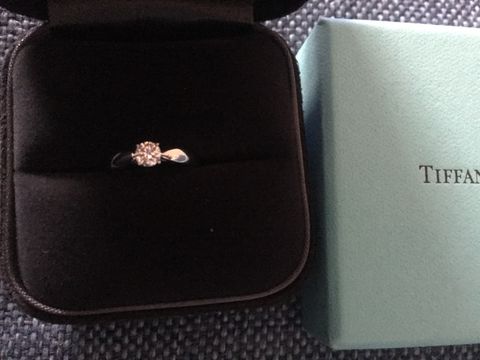 【ティファニー(Tiffany & Co.)の口コミ】 旦那さんに買ってもらったんですが、2人の記念日が28日なので0.28カラット…