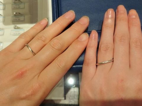 【銀座ダイヤモンドシライシの口コミ】 元々ストレートでダイヤが斜めに入っているデザインで探していました。
他…