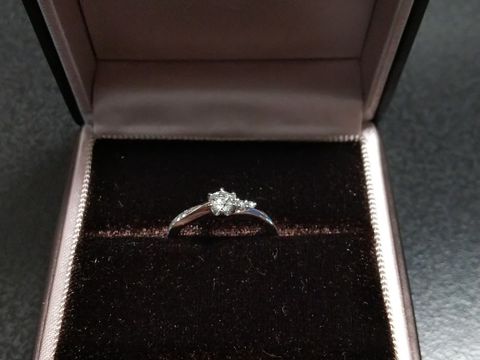 【アイプリモ(I-PRIMO)の口コミ】 シンプルかつお洒落なデザインの指輪を探していて、アシメントリーになっ…