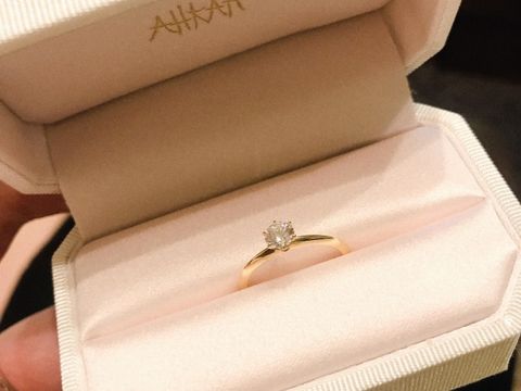 【AHKAH(アーカー)の口コミ】 理想としていた形だった為、ほぼ即決しました。むだな装飾がなく、石だけ…