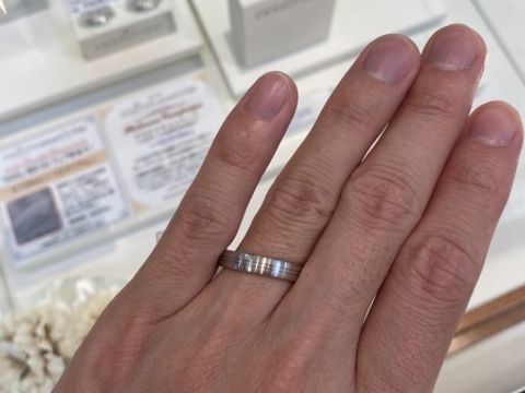 【EURO WEDDING BANDの口コミ】 指通りが滑らかで日本の他のブランドでは感じられないほど着け心地が良か…