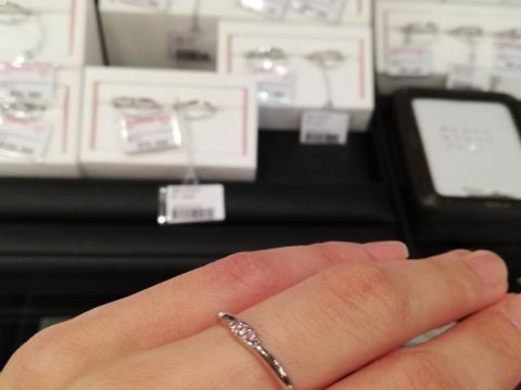 【Ginza Rim(銀座リム)の口コミ】 取り扱いのあまりないピングダイヤモンドの指輪です。柔らかなラインとキ…