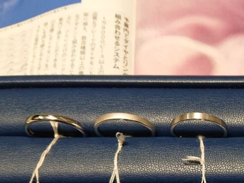 【銀座ダイヤモンドシライシの口コミ】 指輪のデザインは1番左の指輪が良くて、真ん中と右の指輪はつや消しの参考…
