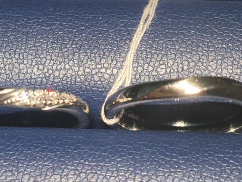 【銀座ダイヤモンドシライシの口コミ】 ペア感が感じられてとても可愛かったと思います。女性側のデザインでダイ…