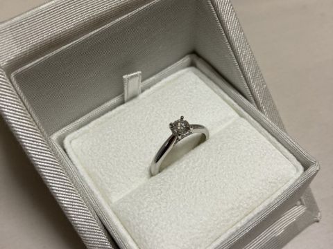 【ENUOVE(イノーヴェ)の口コミ】 結婚指輪との同時購入でしたので一緒に着けた時のフィット感を重視しまし…