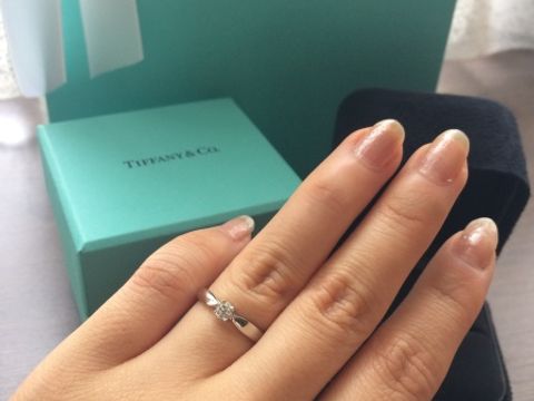【ティファニー(Tiffany & Co.)の口コミ】 他のブランドにも足を運び、何回も試着を重ねて選んだ1点です。ティファニ…