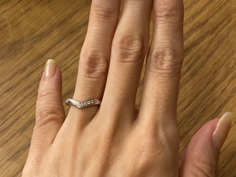 【MIKIMOTO(ミキモト)の口コミ】 婚約指輪との重ね付けした時に綺麗に見えるデザインのものを探していまし…