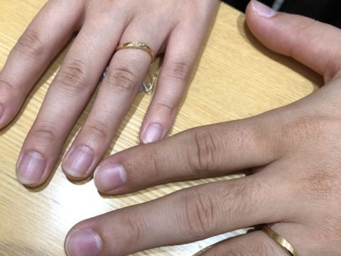 【WAKO BRIDALの口コミ】 指が綺麗に見えるウェーブの指輪です。また光という指輪の名前もこの指輪…