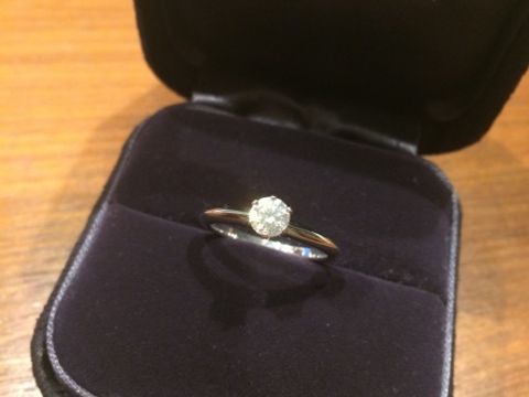 【ティファニー(Tiffany & Co.)の口コミ】 いくつか有名なブランドやブライダルリングのお店を見ていくうちに、石の…