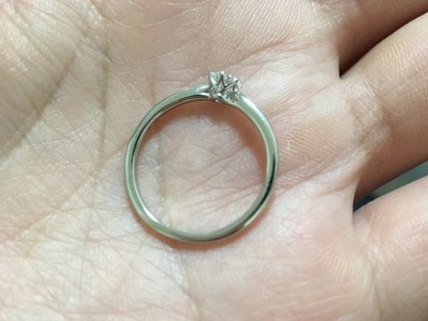 【銀座ダイヤモンドシライシの口コミ】 ダイヤモンドの価格が、他のお店よりリーズナブルでした。
店員さんの説明…