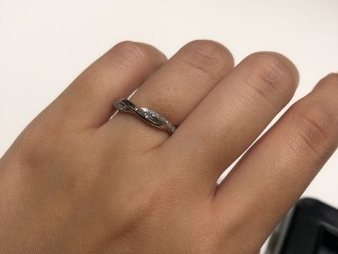【ラザール ダイヤモンド(LAZARE DIAMOND)の口コミ】 ツタが絡み合うようなデザインがとても可愛いリングでした。他のブランド…