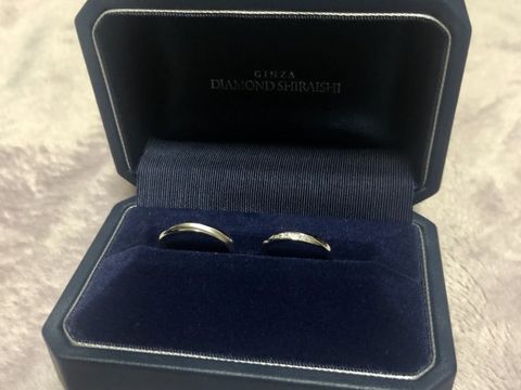 【銀座ダイヤモンドシライシの口コミ】 はじめは一粒ダイヤモンドのサンプルなデザインを考えていましたが、スタ…