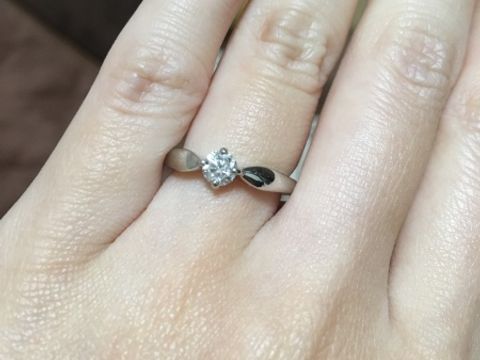 【ブルガリ(BVLGARI)の口コミ】 ダイヤの存在感があり、少し重いくらいですが婚約指輪としてフォーマルな…