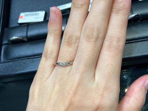 【ラザール ダイヤモンド(LAZARE DIAMOND)の口コミ】 はじめはダイヤなしのものを検討していましたが、ダイヤの綺麗さに「やっ…