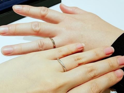 【4℃ BRIDAL(ヨンドシーブライダル)の口コミ】 リーズナブルでファッションブランドらしく軽めの付け心地
エンゲージとセ…