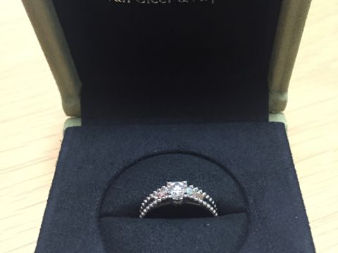 【ヴァン クリーフ＆アーペル(Van Cleef & Arpels)の口コミ】 王道の一粒ダイヤのデザインで探していましたが、年を重ねても愛用できる…