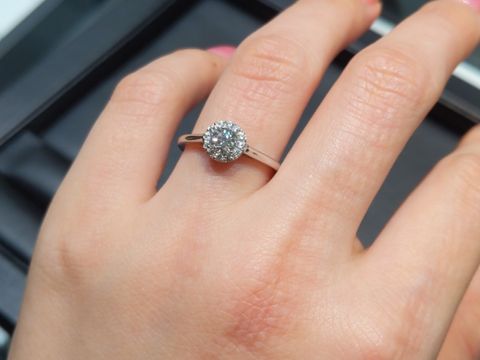 【ラザール ダイヤモンド(LAZARE DIAMOND)の口コミ】 同ブランドのセントパトリック28と同じデザインですが、リング部分にダイ…