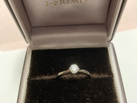 【アイプリモ(I-PRIMO)の口コミ】 指輪のデザインはとても可愛くて魅力的でした。シンプルですがかるいウェ…