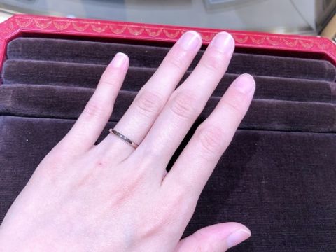 【カルティエ(Cartier)の口コミ】 1番シンプルなプラチナのリングを出してもらいました。大きさや太さで印象…